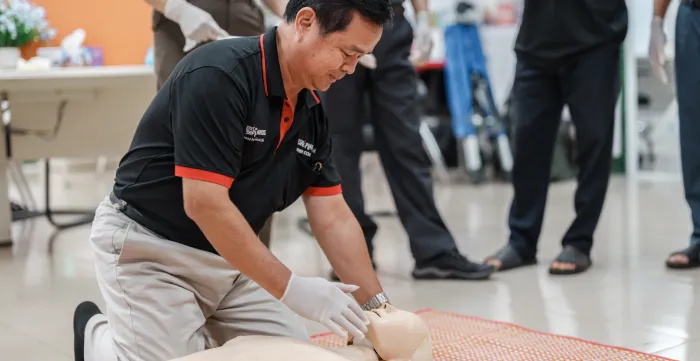 Nestlé coffee farmers and agronomists put life-saving CPR skills into practice during hands-on first aid training
