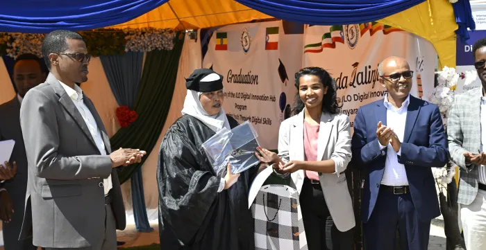 Hodan Abdilahi receiving her award at the graduation ceremony
