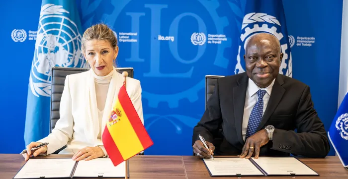 Ratification ceremony of Convention No. 183, 11 December 2025: Ms Yolanda Díaz, Second Vice-President and Minister of Labour and Social Economy of Spain, and Gilbert F. Houngbo, Director-General of the ILO.