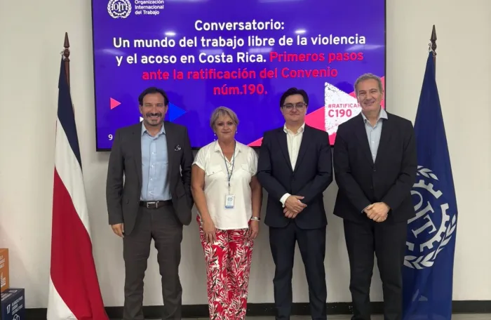 Marco Durante, Coordinador de la Comisión Jurídico Laboral de la Unión Costarricense de Cámaras y Asociaciones del Sector Empresarial Privado (UCCAEP); Lorena Chavarría, Directora de Equidad de Género de la Central Social Juanito Mora Porras; Alexander Astorga Viceministro del Área Laboral del Ministerio de Trabajo y Seguridad Social; y Eliel Hasson, Director de la Oficina de la OIT para América Central, Haití, Panamá y República Dominicana.