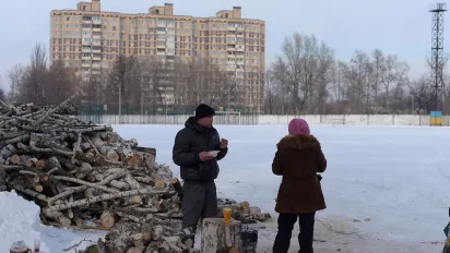 Locals have hot food and tea distributed by the Ukrainian military in Avdiivka.