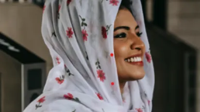 Smiling Woman in Hijab_2022_en