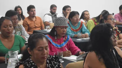 Lideres indigenas en selva peruana en taller de capacitacion