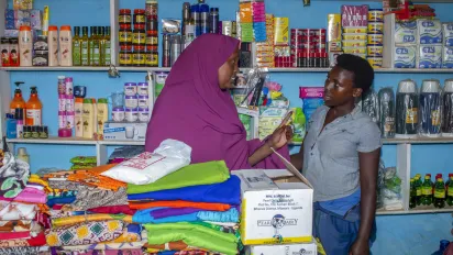an entrepreneur shopkeeper lady speaking to financial education trainer