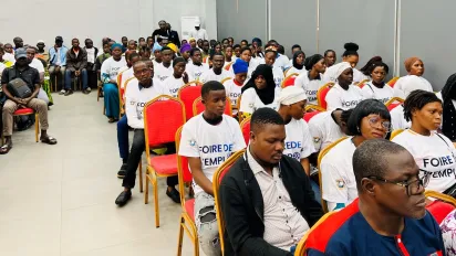 Des jeunes venus au centre culturel de Boundiali participer à la foire de l'emploi organisée par le Patronat Ivoirien, l'OIT, l'UNICEF, et l'OIM