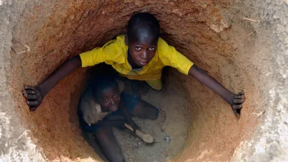 CL Africa - boy mines