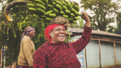woman carrying bananas on head