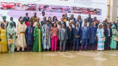 Photo de groupe après l'adoption de la Déclaration de Yaoundé FORA'ESS