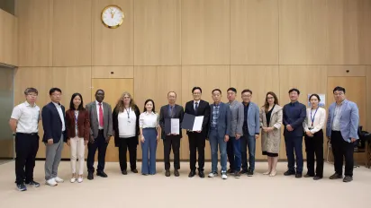 Korean delegates and ILO experts 
