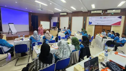 Leaders of the Indonesian National Trade Union (SPN) participate at the Participatory Gender Audit (PGA) workshop held in Depok, West Java, on 11 July.