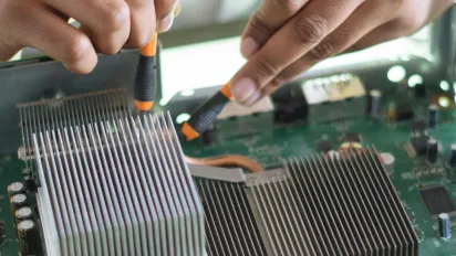 Hero fixing compzter pexels