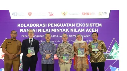 a group photo of 6 distinguished guests in P2I event in Aceh 