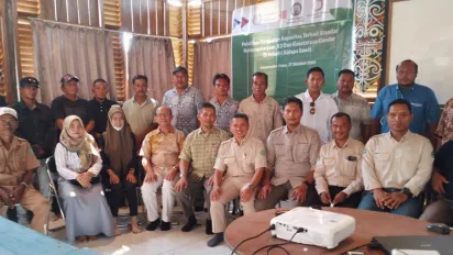 A group photo of Bipartite Cooperation Institution in palm oil company.