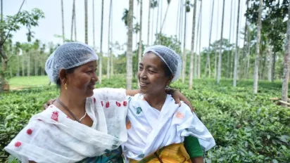 Two tea pluckers looking at each other in a tea plantation