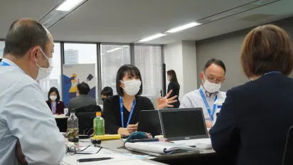 ロールプレイを通じて活発な意見が飛び交った＝2月3日午後3時すぎ、東京都港区