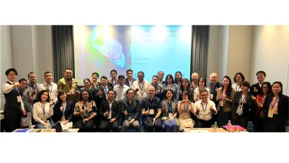 バンコクであった技能開発と「ビジネスと人権」をテーマにした研修で記念写真に納まる参加者ら