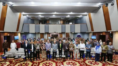 group photo of all invitees and guests in the project closing event