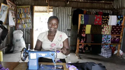 Portrait of a woman working as a tailor in the city of Suba (Kenya).