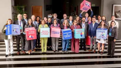 Integrantes del del Grupo Tripartito Promotor del Mecanismo Regional para el Reconocimiento Mutuo de Certificación de Competencias Laborales, representantes de OIT/Cinterfor, el BID y la Comunidad Andina.