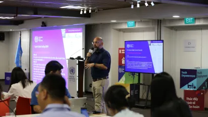 ILO trainer presenting to journalists
