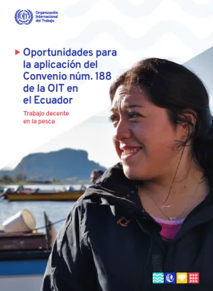mujer pescadora mirando el horizonte desde el puerto