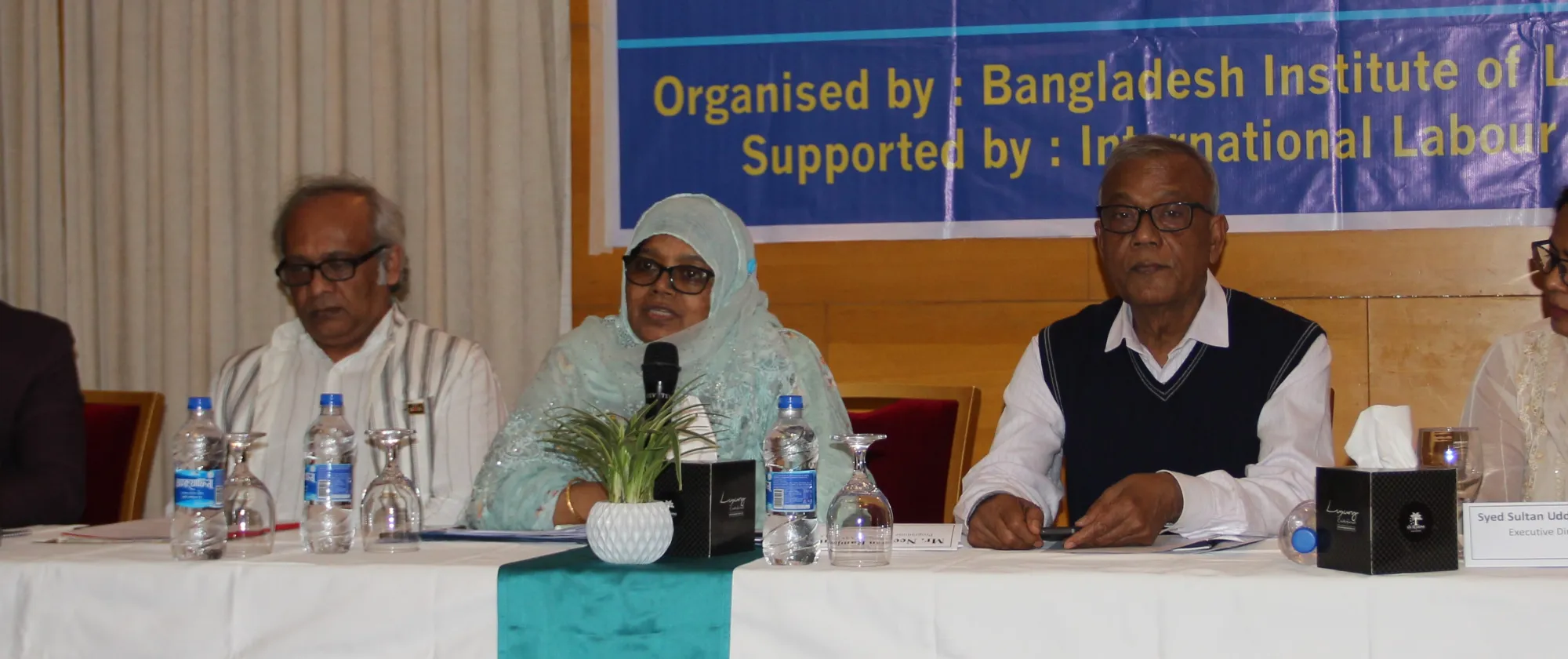 Panellists lead a discussion on how to strengthen the capacity of trade unions 