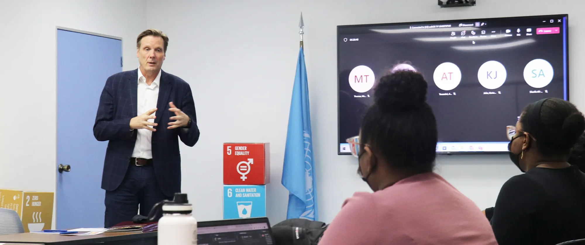 Lars Johnson giving a presentation 