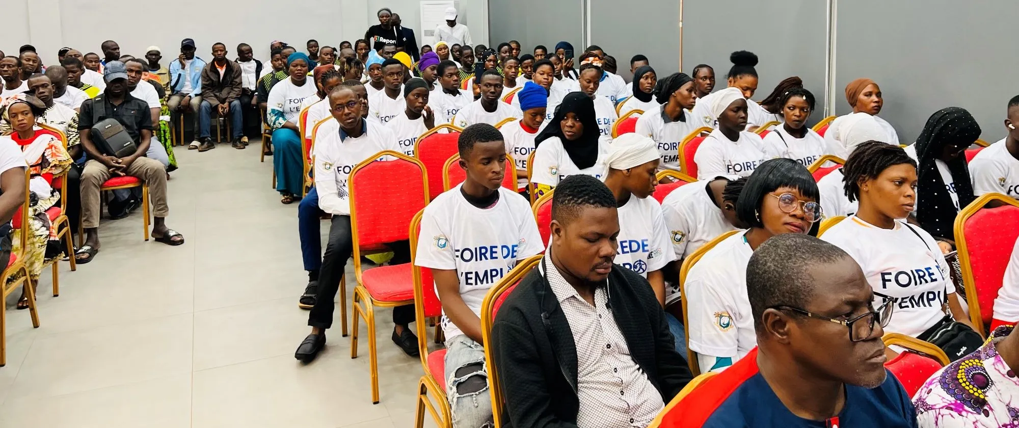 Des jeunes venus au centre culturel de Boundiali participer à la foire de l'emploi organisée par le Patronat Ivoirien, l'OIT, l'UNICEF, et l'OIM