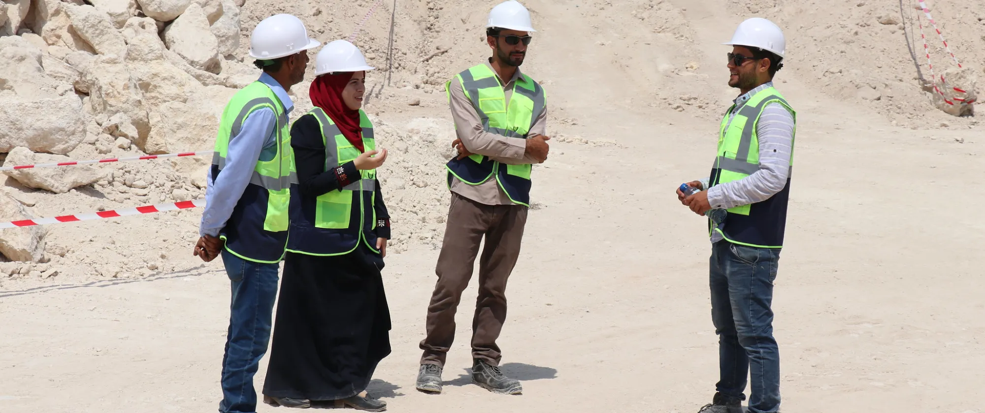 The ILO, the Jordanian Government and partners are implementing activities in efforts to help formalise jobs in the country’s construction sector. This includes upgrading skills for both Syrians and Jordanians, as well as supporting refugees to obtain non-employer-specific work permits.