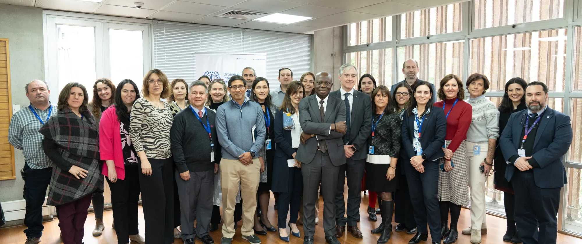 Director General de OIT con equipo de la Oficina de OIT en Santiago de Chile