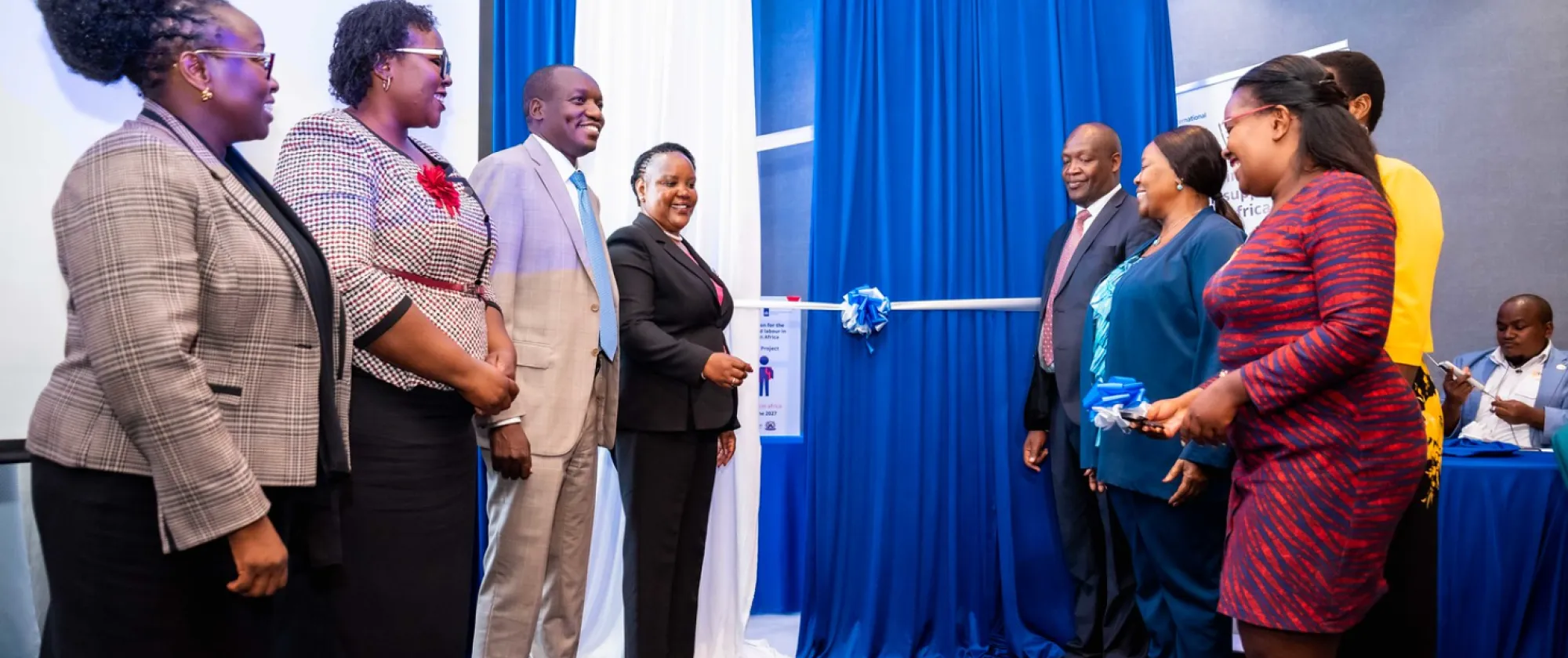 Partners open the project in a symbolic manner by cutting a ruban