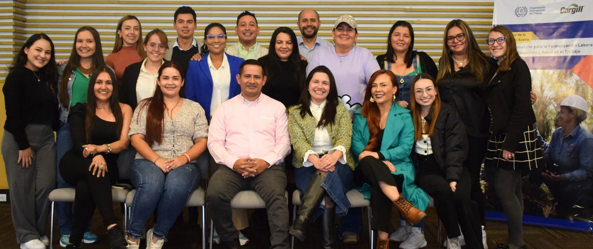 Foto grupas de las y los líderes de la palma de aceite formados junto al equipo técnico del proyecto.