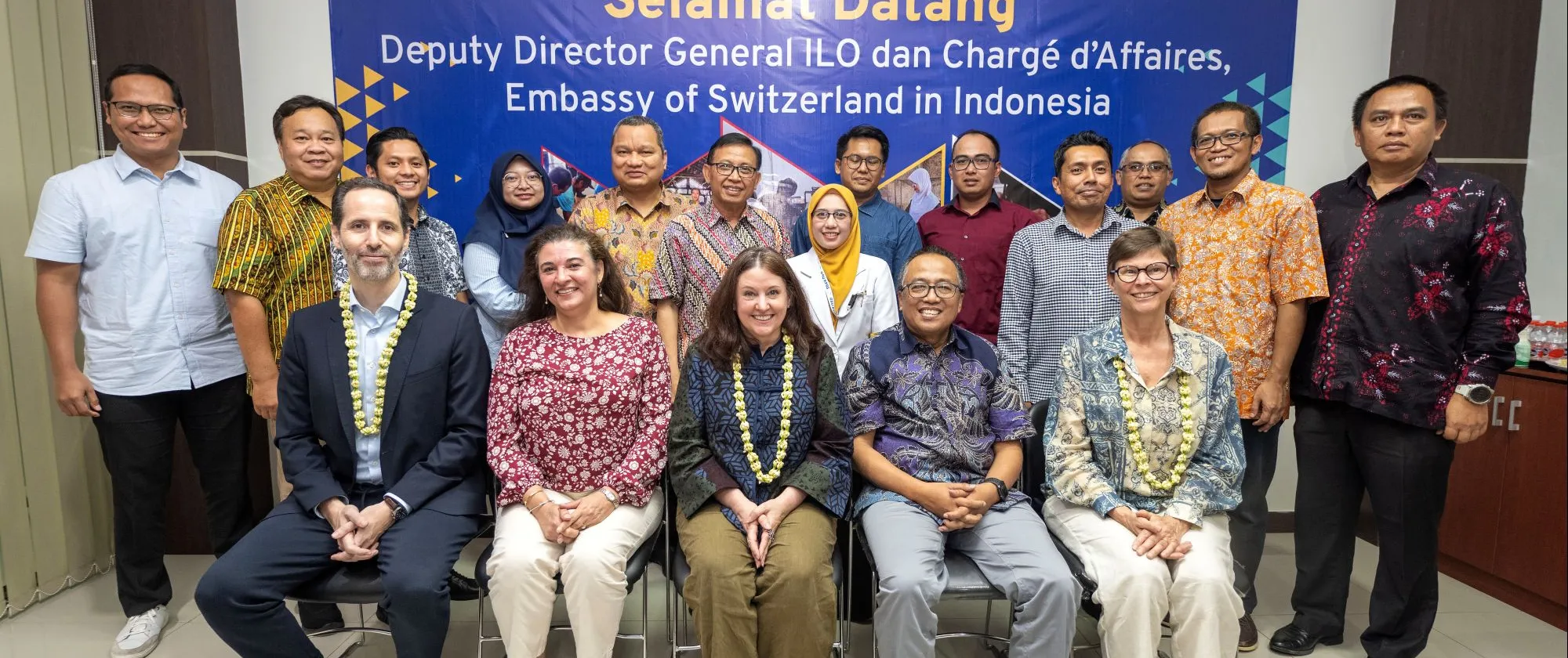 A group photo of ILO Deputy Director-General with Head of KPBS Pengalengan, representatives of Embassy of Switzerland in Indonesia and OJK West Java during the site visit on 21 June.