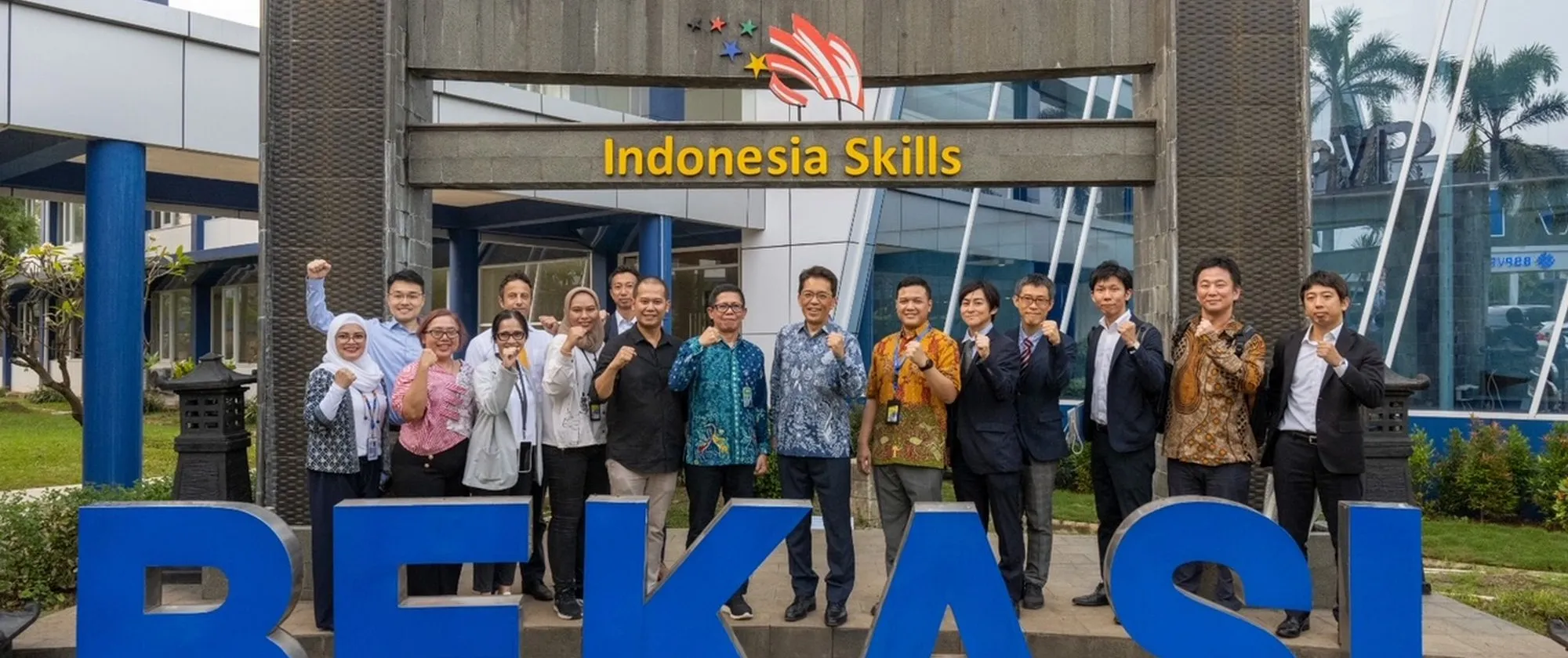 A group photo of the representatives of the ILO and delegation of Japan at CEVEST Bekasi Indonesia. 