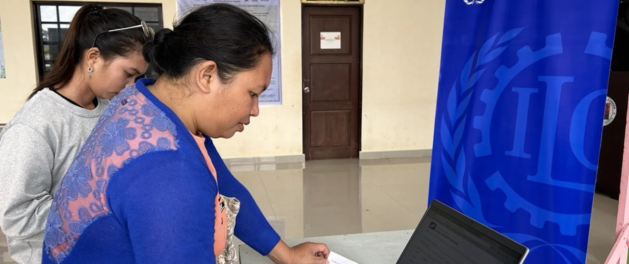 Workers self-enrol for social protection coverage online through free internet access in Siargao.