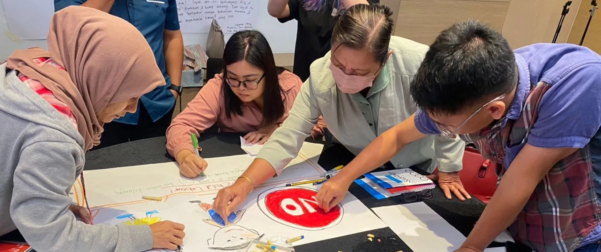 Workshop participants practice methods to mobilize communities against child labour. 