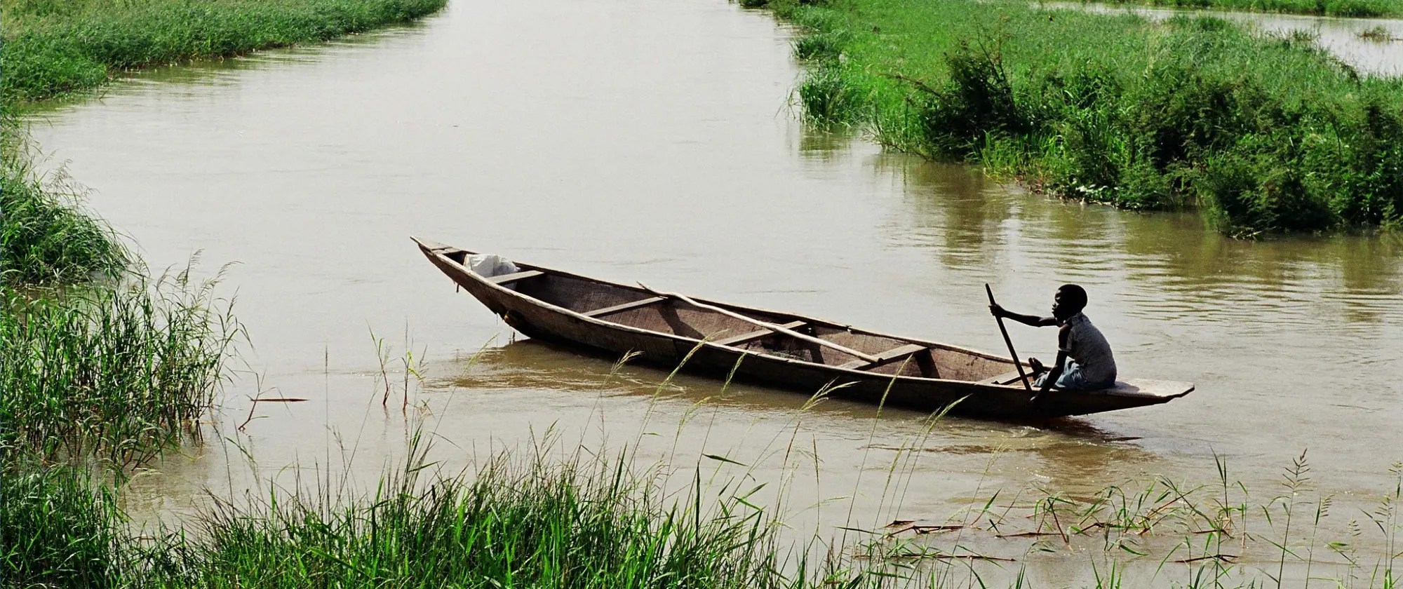 Fisherman on the Niger river. Niamey.jpg