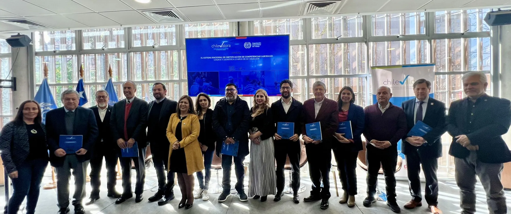 Participantes al lanzamiento del libro por los 15 años de ChileValora