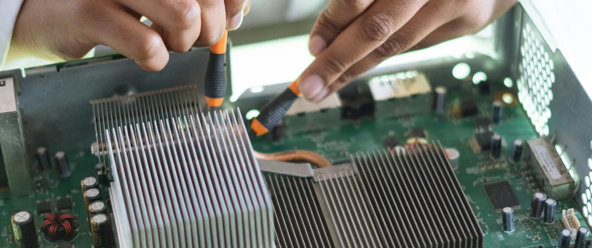 Hero fixing compzter pexels