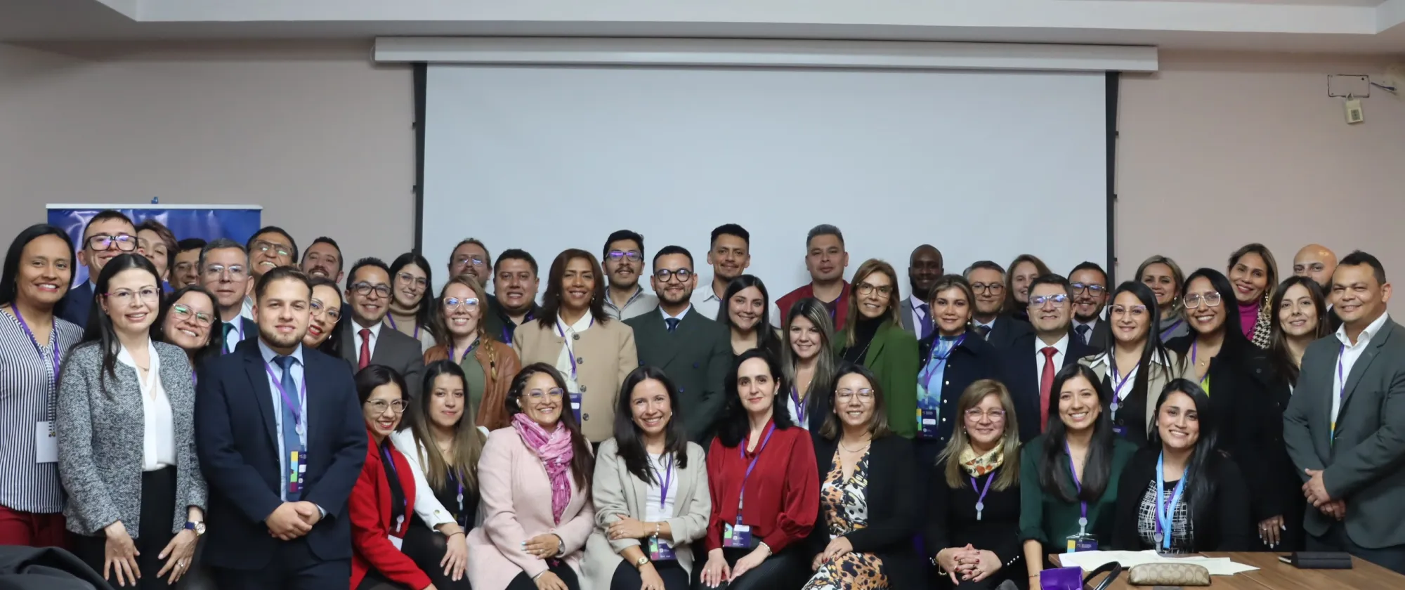Foto grupal de los participantes de la formación en normas internacionales del trabajo para funcionarios de la Rama Judicial de Colombia realizada en Bogotá 