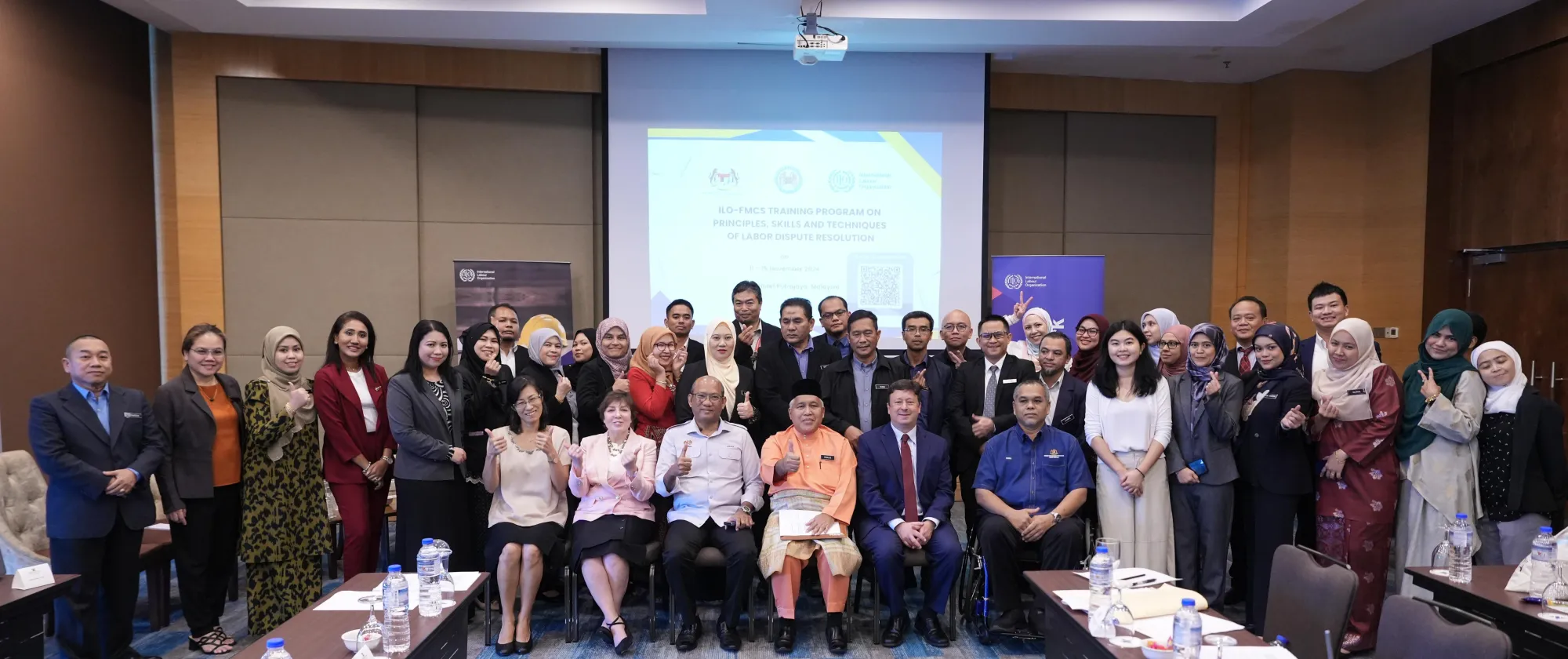 Group photo of the meeting participants. 
