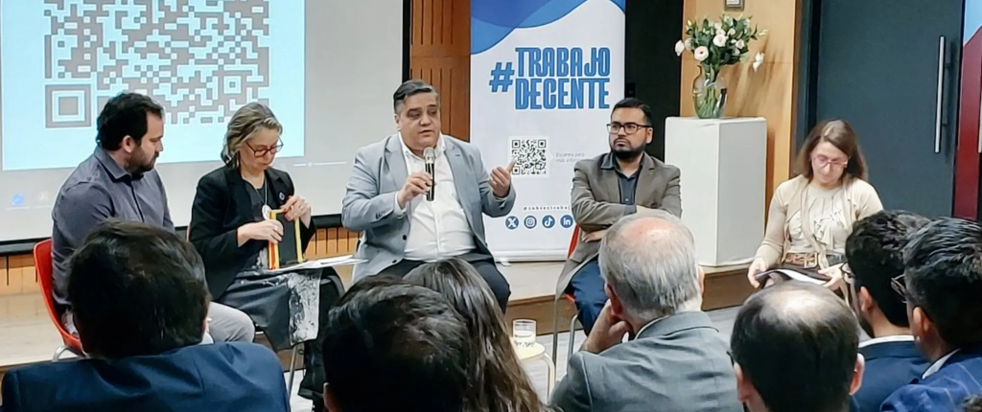 Expositores en seminario estadísticas 