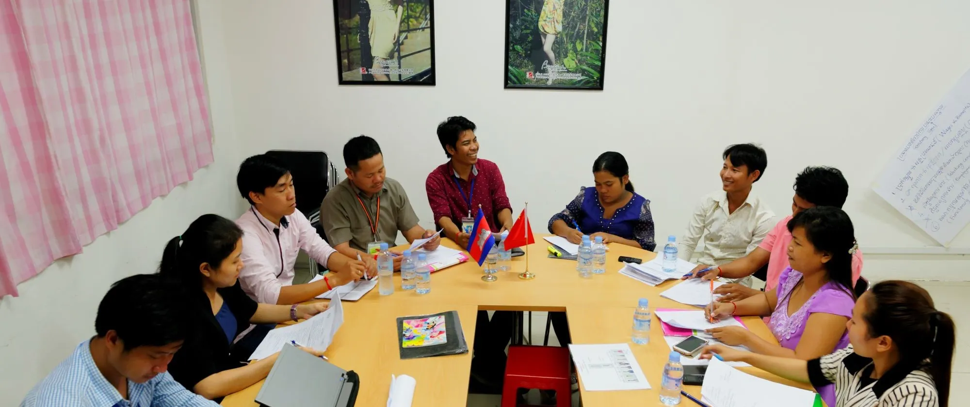 Women and men having discussion in a u-shape seating.