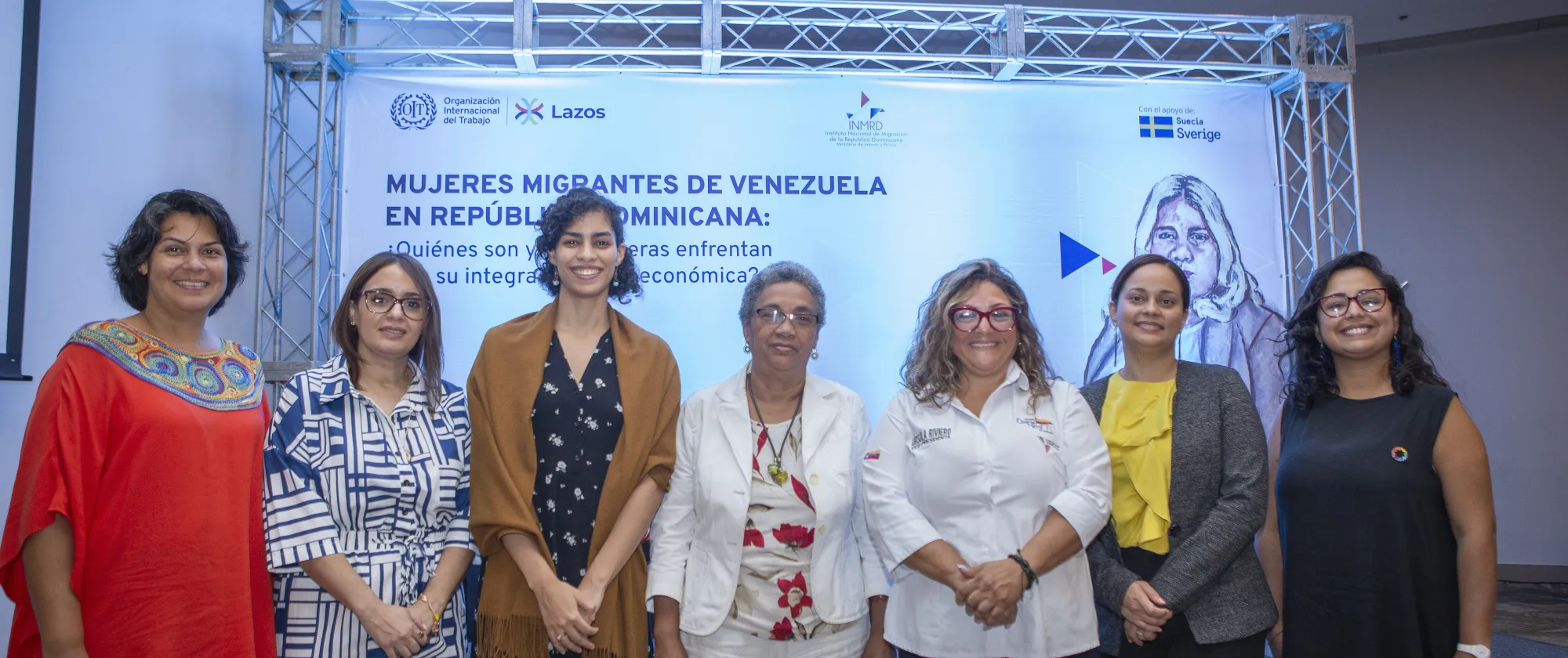 Panelistas de la presentación del estudio y representantes de OIT al final del evento.