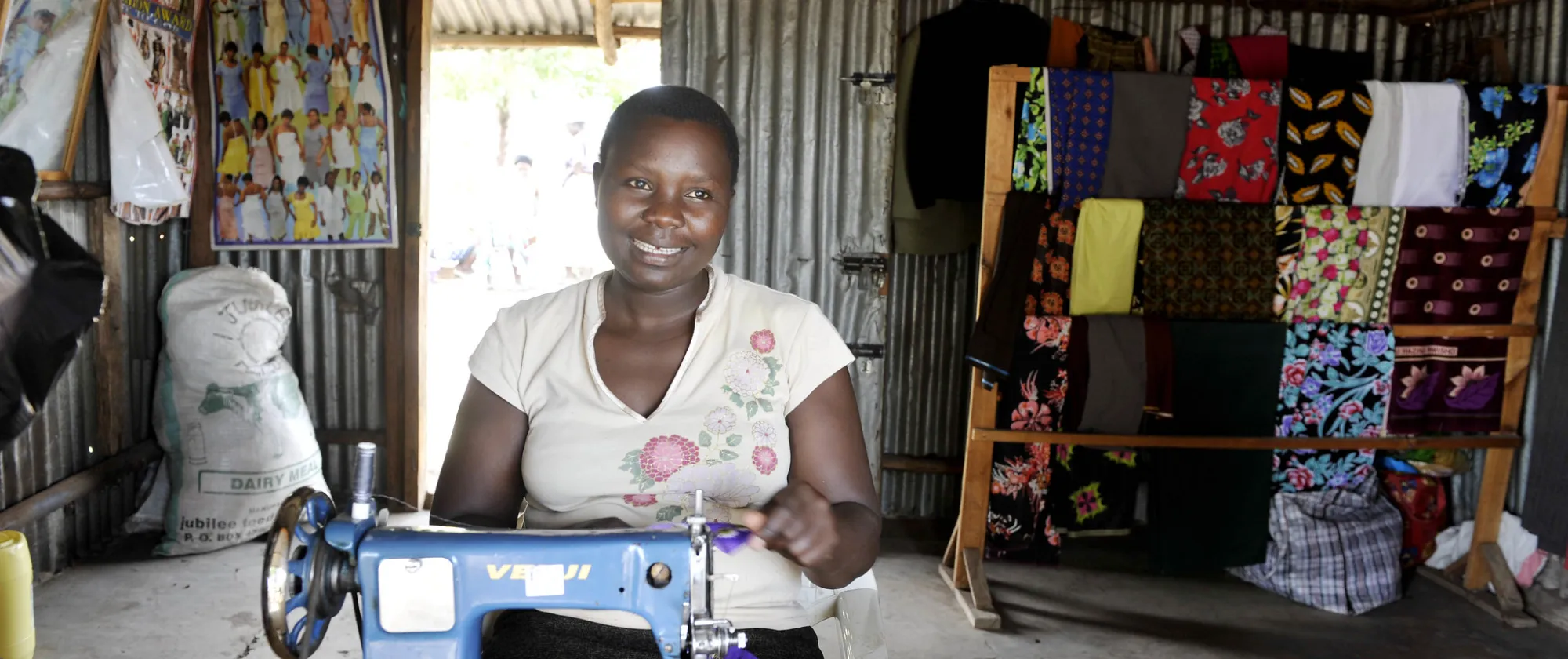 Portrait of a woman working as a tailor in the city of Suba (Kenya).