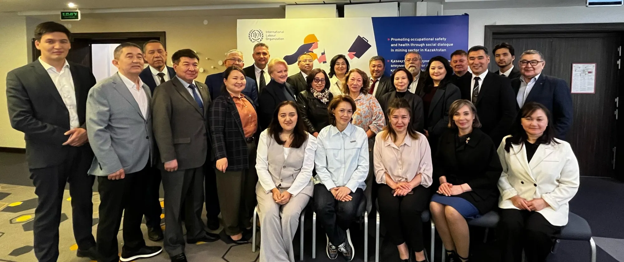 Group photo of seminar participants