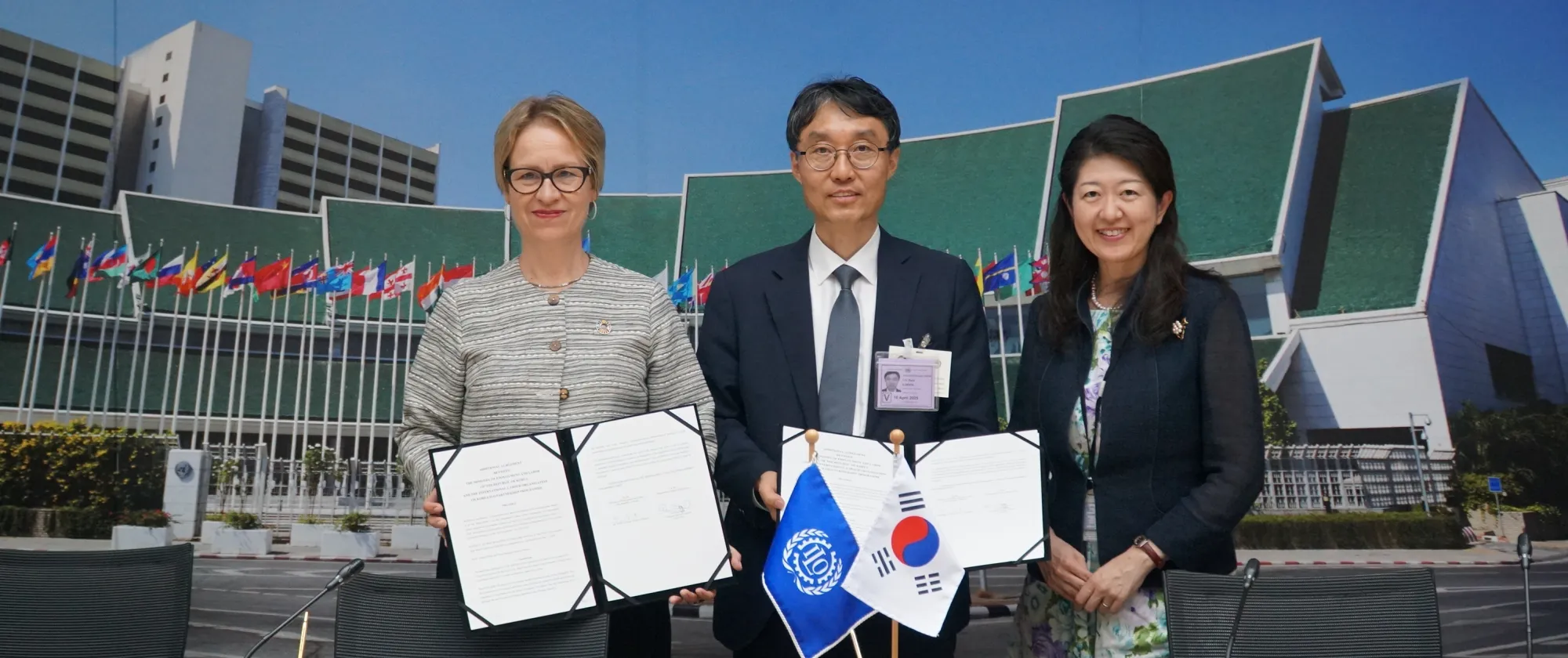 Park Il-Hoon, Director-General, Ministry of Labour and Employment, Republic of Korea; Mia Seppo, ILO Assistant Director-General for Jobs and Social Protection; and Kaori Nakamura-Osaka, ILO Regional Director for Asia and the Pacific mark the signing.