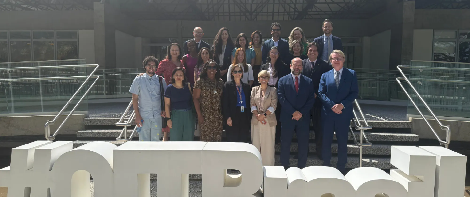 Reunião tripartite para validar o informe brasileiro do simulador de investimento em políticas de cuidados.