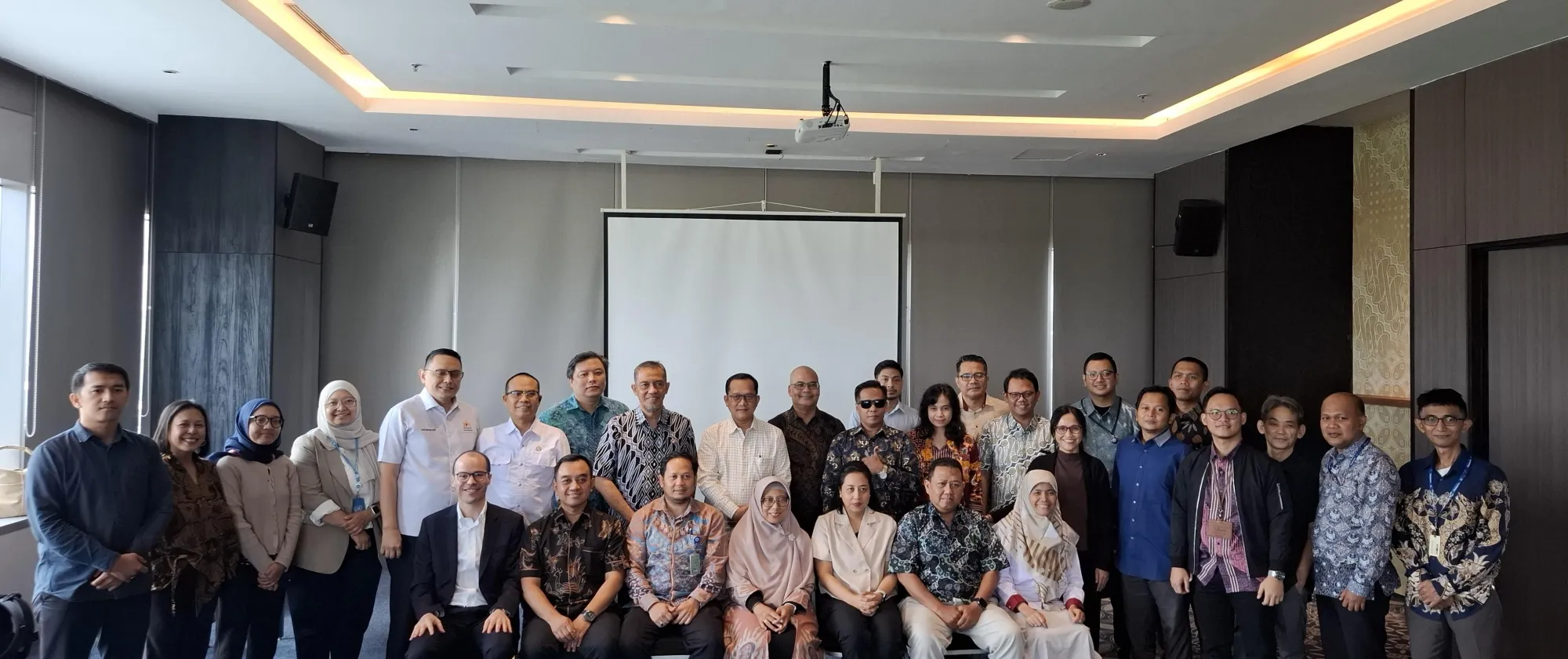 group picture of all attendees