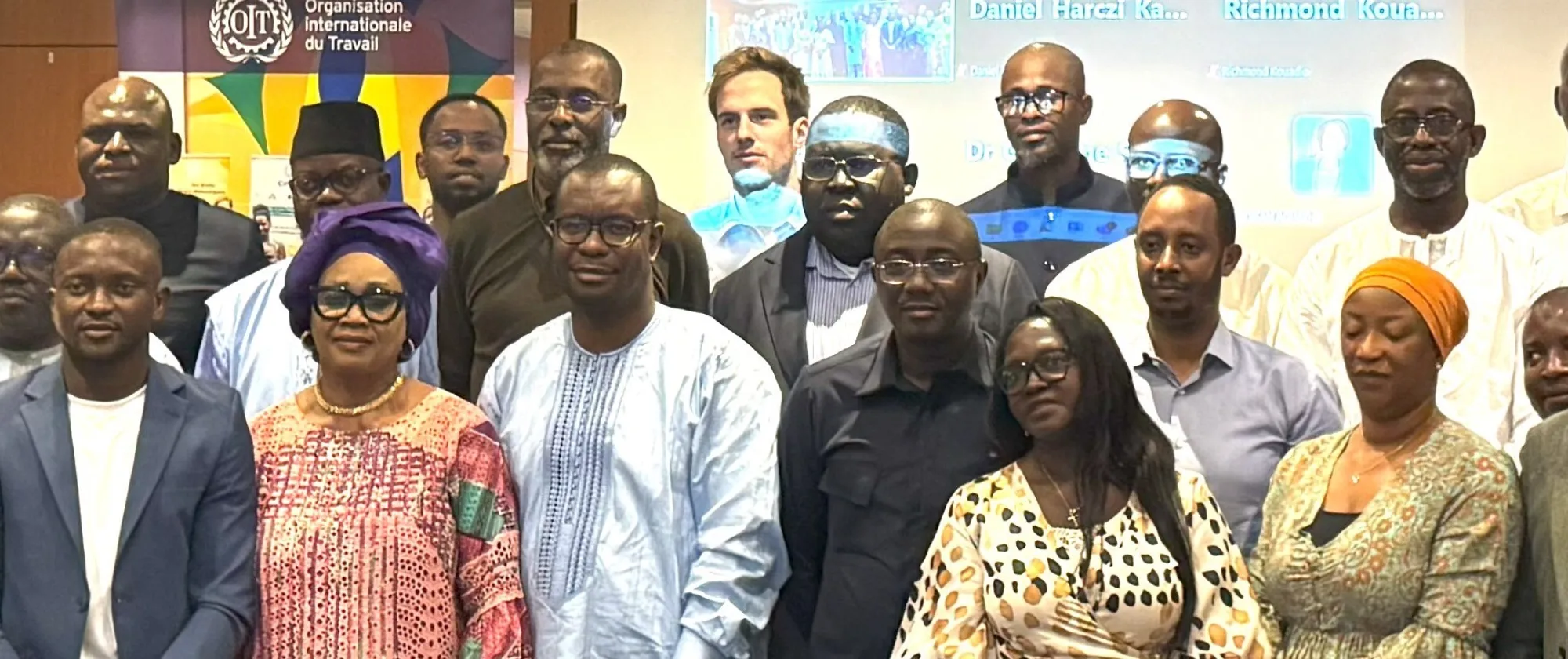 Photo de groupe au termes de l'atelier de partage d'expérience entre les membres des délégations du Rwanda, de la Guinée Bissau et de la Côte d'Ivoire 